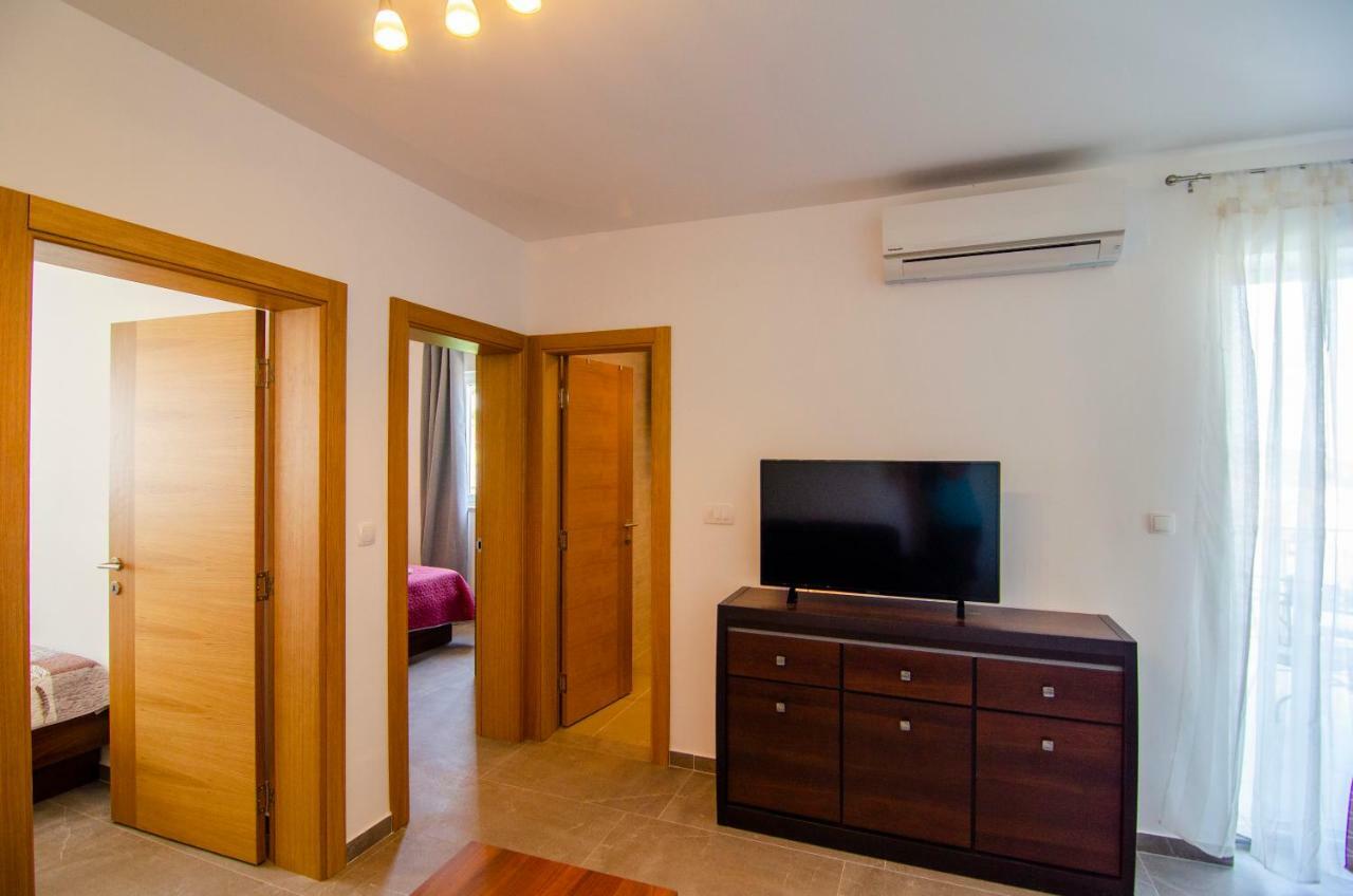 Apartments Sara 2 Бол Екстер'єр фото