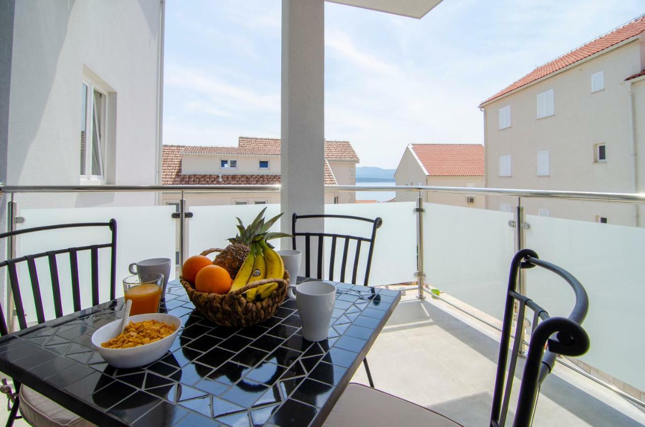 Apartments Sara 2 Бол Екстер'єр фото