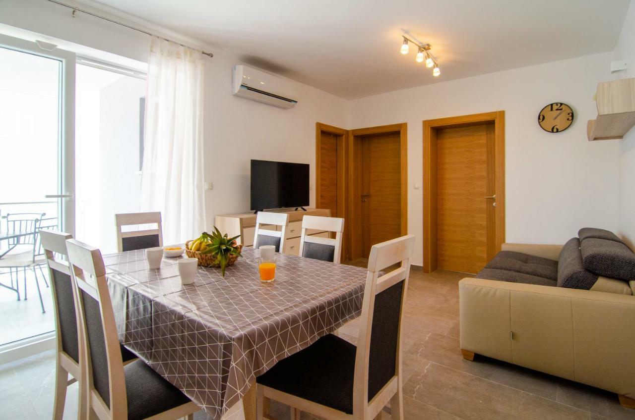 Apartments Sara 2 Бол Екстер'єр фото