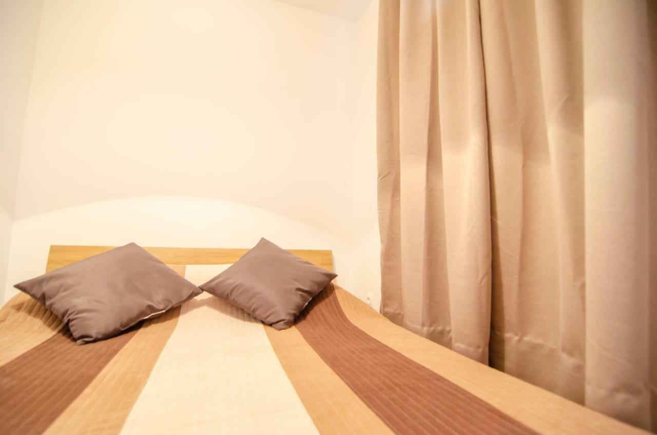 Apartments Sara 2 Бол Екстер'єр фото